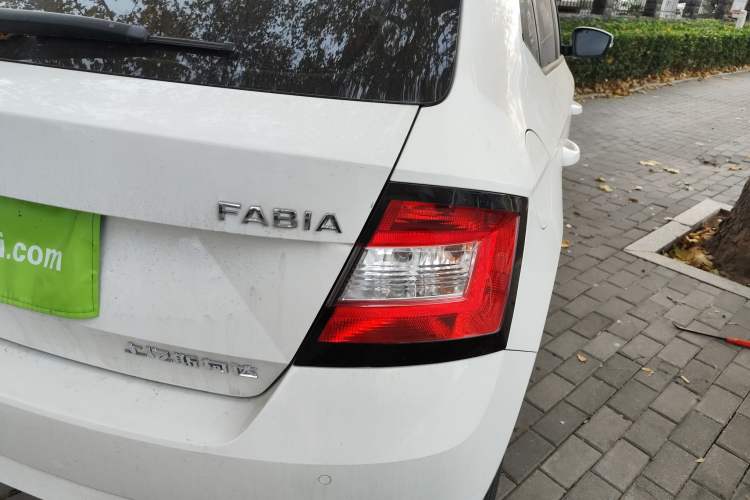 Used Skoda Fabia 2017 1.4L Automatic Car Enjoy Edition
