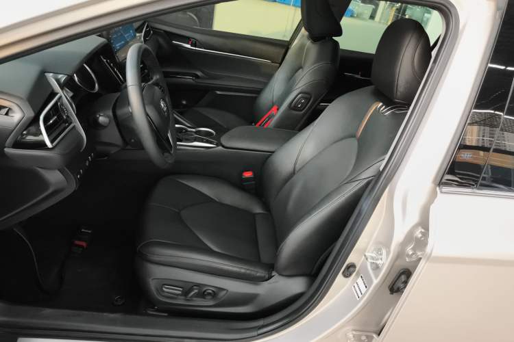 Used Toyota Camry 2021 2.0G Luxury Edition
