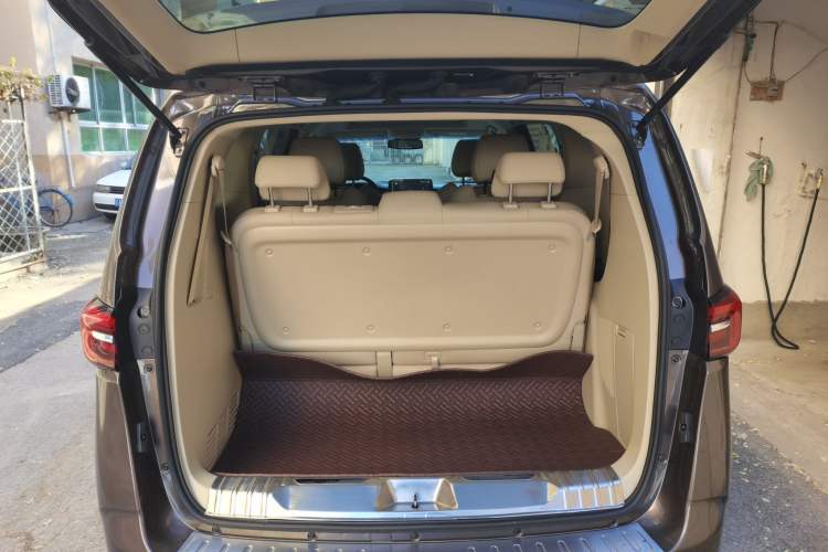 Used Buick GL8 2023 Facelifted Land Cruiser Executive Luxury Version
