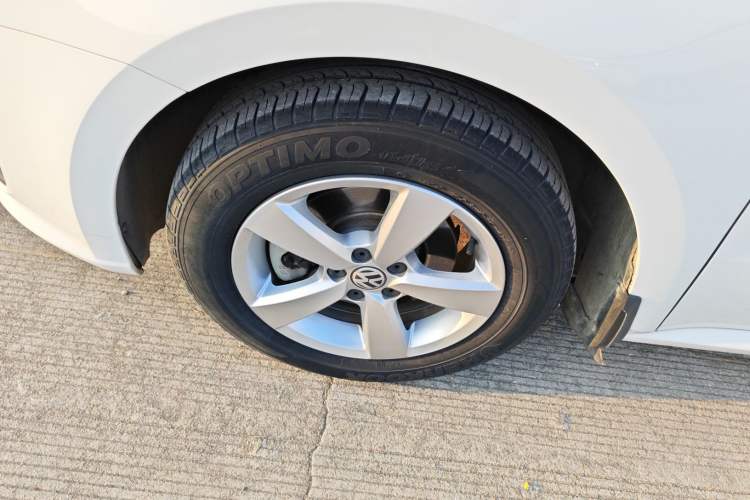 Used Volkswagen Lavida 2013 Revised Classic 1.6L Manual Fashion Edition
