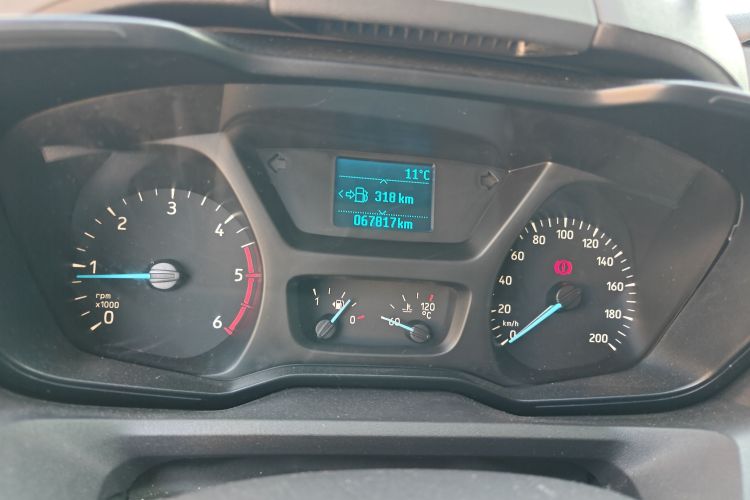 Used Ford Transit 2019 2.0T Diesel Business & Travel Mid-Drive Mid-Roof 7-Seater China VI Standard
