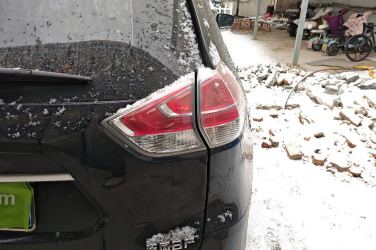 Used Nissan X-Trail 2015 2.0L CVT Comfort MAX Edition 2WD
