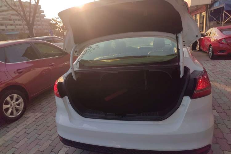 Used Ford Focus 2018 Sedan Classic 1.6L Automatic Comfort Plus Smart Drive Version