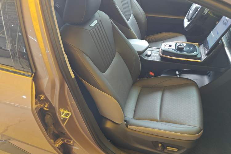 Used Toyota bZ3 2023 616 km Long-Range Premium
