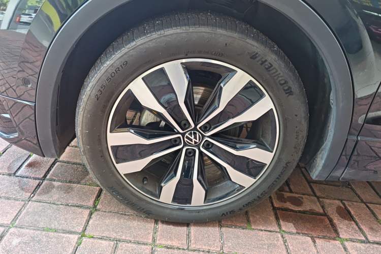 Used Volkswagen Tiguan L 2024 330TSI Automatic Two-Wheel Drive R-Line Enhanced Edition