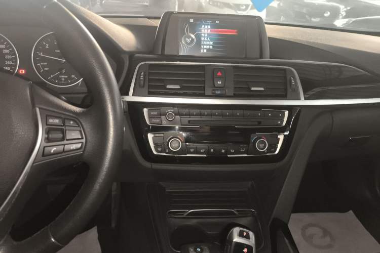 Used BMW 3 Series 2017 318i Fashion Model
