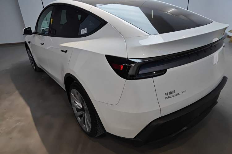 Used Tesla Model Y 2025 Long-Range All-Wheel-Drive Version