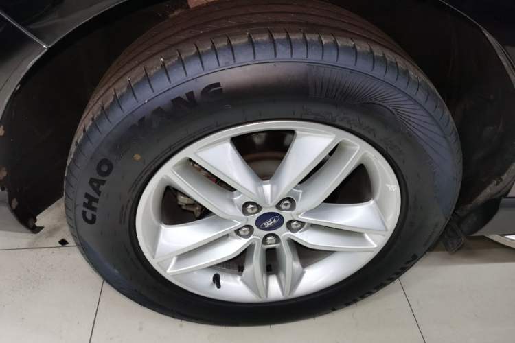 Used Ford Edge 2018 Facelifted EcoBoost 245 Two-Wheel-Drive Platinum Edition 5 Seats China V Emission Standard
