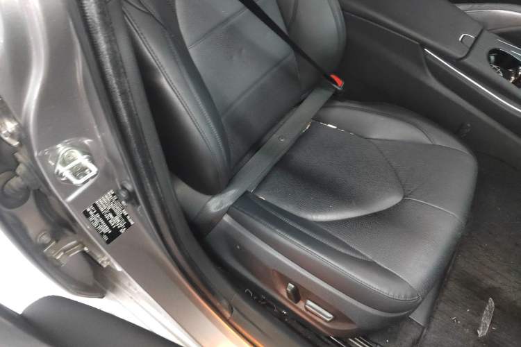 Used Toyota Avalon 2019 Dual-Engine 2.5L Luxury Edition China VI Standard
