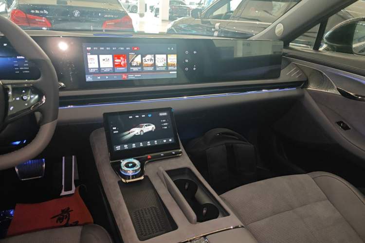 Used VOYAH PASSION 2024 PHEV Four-Wheel Drive Ultra-Long Range Flagship Model
