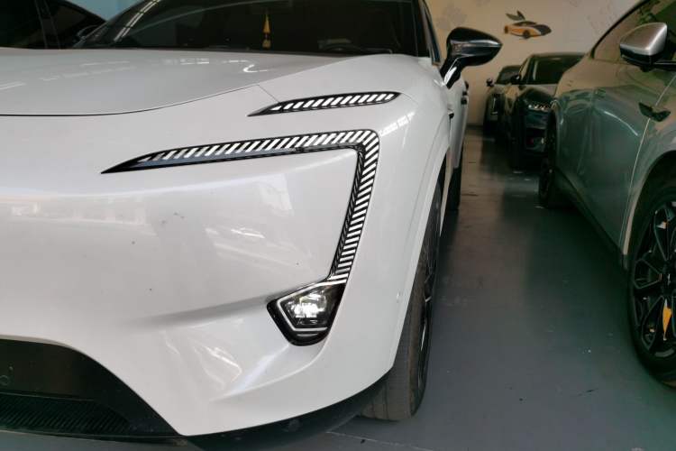 Used  11 2022 Long-Range Dual-Motor Luxury Edition 4 Seats