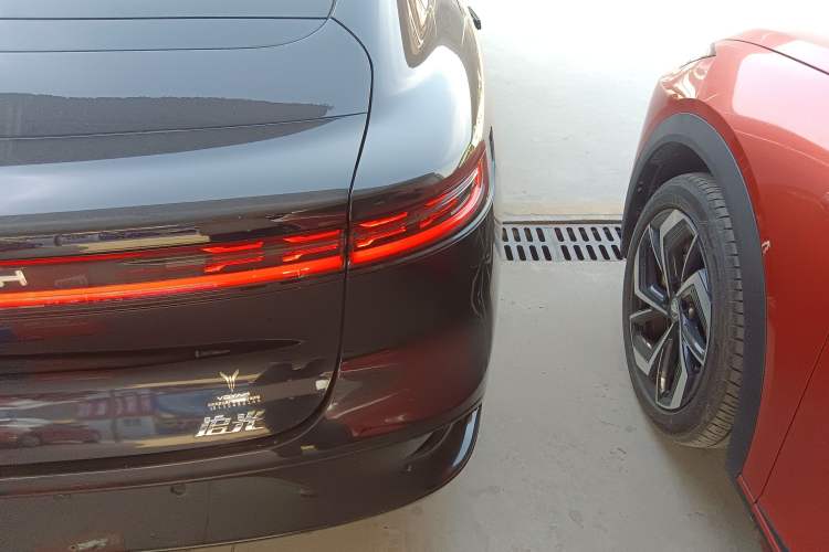 Used VOYAH PASSION 2024 PHEV Four-Wheel Drive Ultra-Long Range Flagship Model
