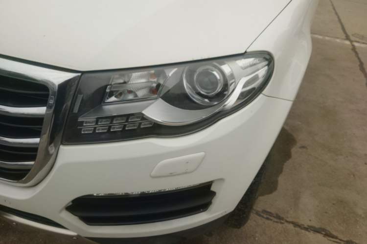 Used Haval H8 2015 2.0T Two-Wheel-Drive Luxury Version
