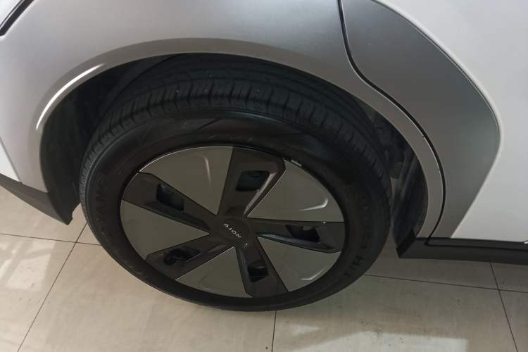 Used AION Y 2024 Younger