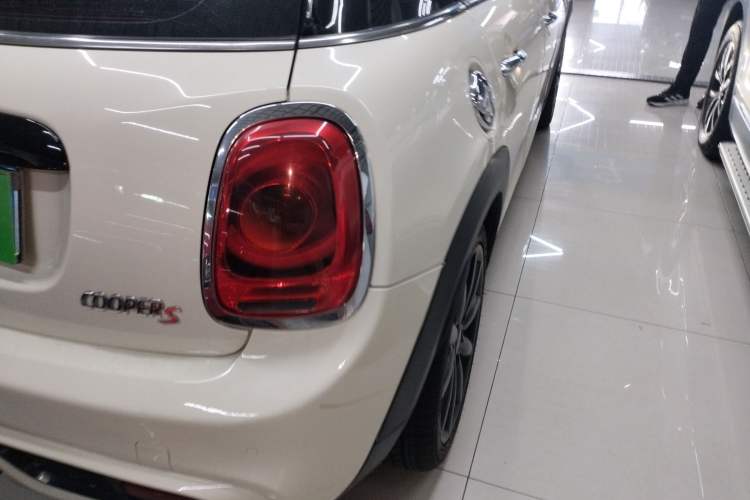 Used  MINI 2016 2.0T COOPER S Five-Door Edition
