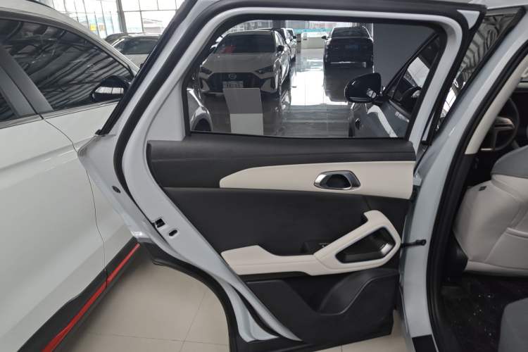 Used BYD Yuan UP 2025 Intelligent Driving Version 401 km Leading Edition