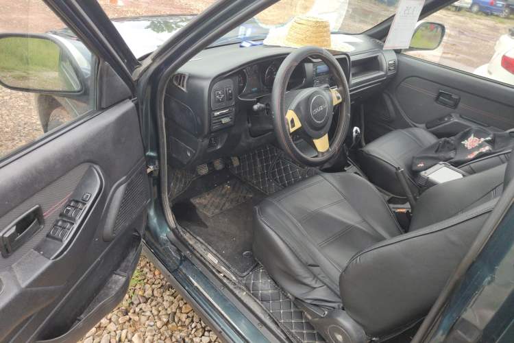 Used Isuzu Pickup 2015 2.8T Two-Wheel Drive 4JB1CT
