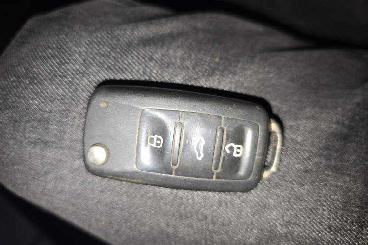 Used Volkswagen Santana 2015 1.6L Manual Fashion Edition
