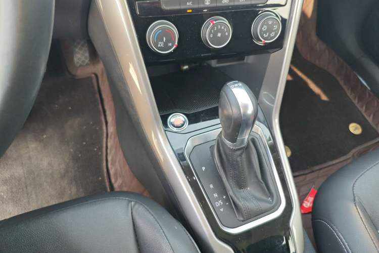 Used Volkswagen T-ROC 2020 230TSI DSG Two-Wheel Drive Advanced Version
