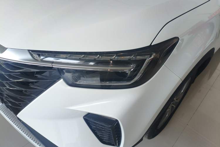 Used Roewe RX5 2025 PLUS 330TGI Automatic Trendsetting Smart Edition
