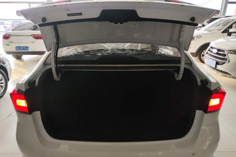 Used Roewe i5 2020 1.5L Automatic 4G Connect Luxury Flagship Edition