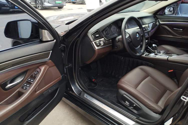 Used BMW 5 Series 2014 525Li Luxury Design Package
