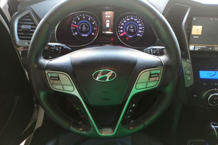 Used Hyundai Santa Fe 2013 2.4L Automatic Two-Wheel Drive Smart Version