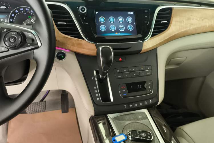 Used Buick GL8 2018 ES 28T Comfort Model China VI Standard