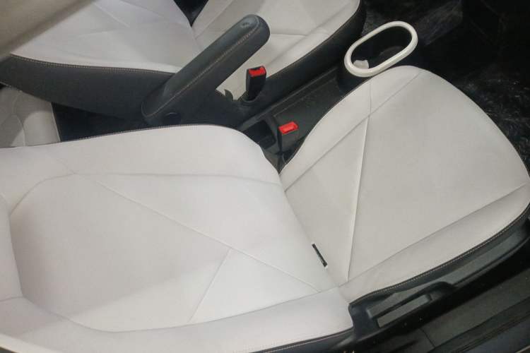 Used Cowin October 2025 Mate 410 km Surfing Edition
