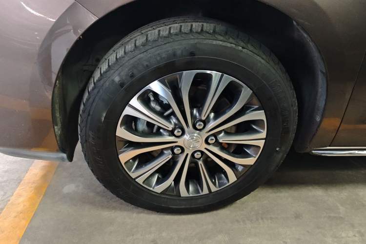 Used Buick GL8 2023 Land Executive Class Comfort Model
