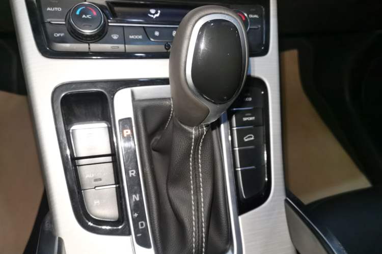 Used Geely Auto Emgrand X7 Sport 2018 1.8TD Automatic Two-Wheel Drive Zhiya Model
