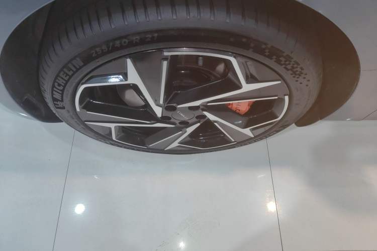 Used Lynk & Co Z10 2025 95 kWh 702 km All-Wheel Drive Intelligent Driving Ultra
