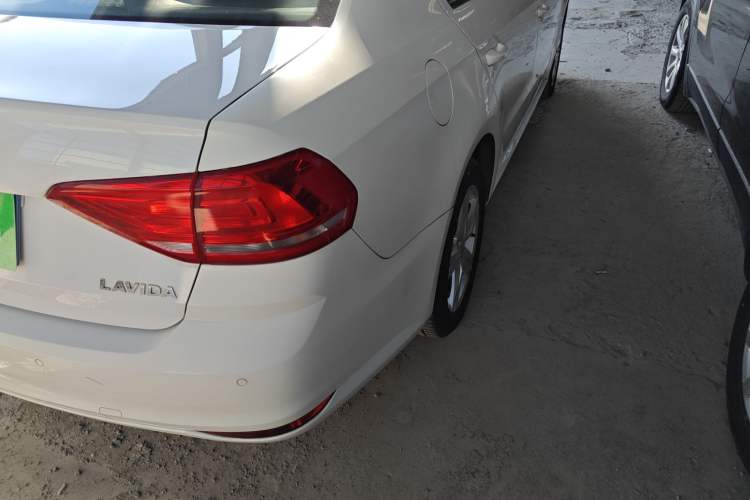 Used Volkswagen Lavida 2017 1.6L Automatic Fashion Edition
