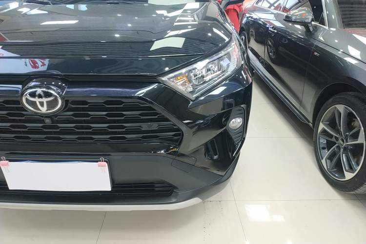 Used Toyota RAV4 2022 2.0L CVT Two-Wheel Drive Fashion Plus Edition
