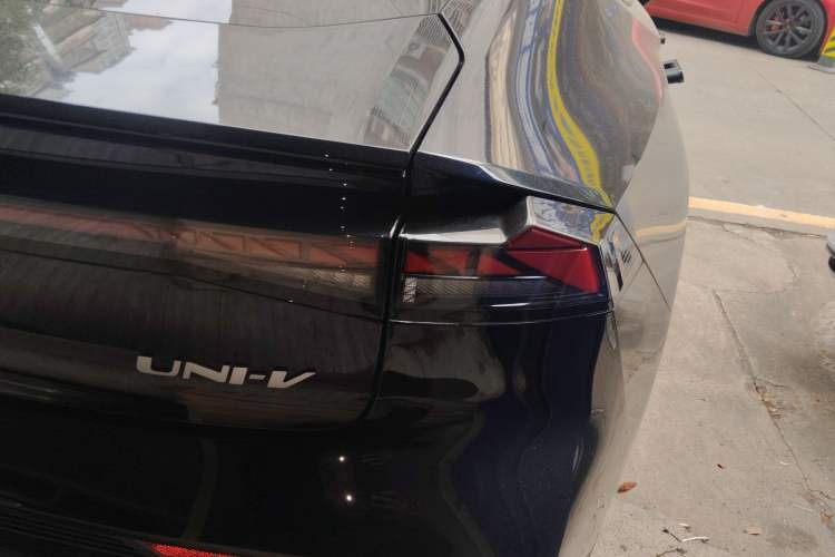 Used Changan UNI-V 2024 1.5T Prestige Edition
