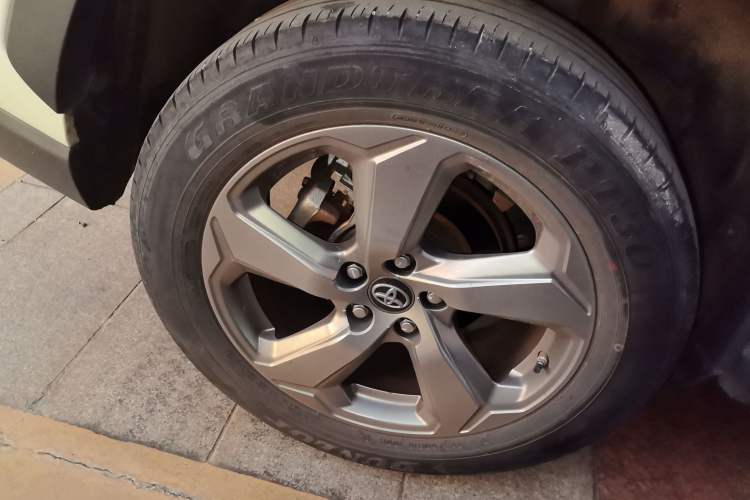 Used Toyota RAV4 2021 Revised Version Dual-Motor Hybrid 2.5L E-CVT Two-Wheel Drive Elite Edition
