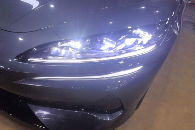 Used Denza Z9 2024 1100 km Four-Wheel Drive Max Version