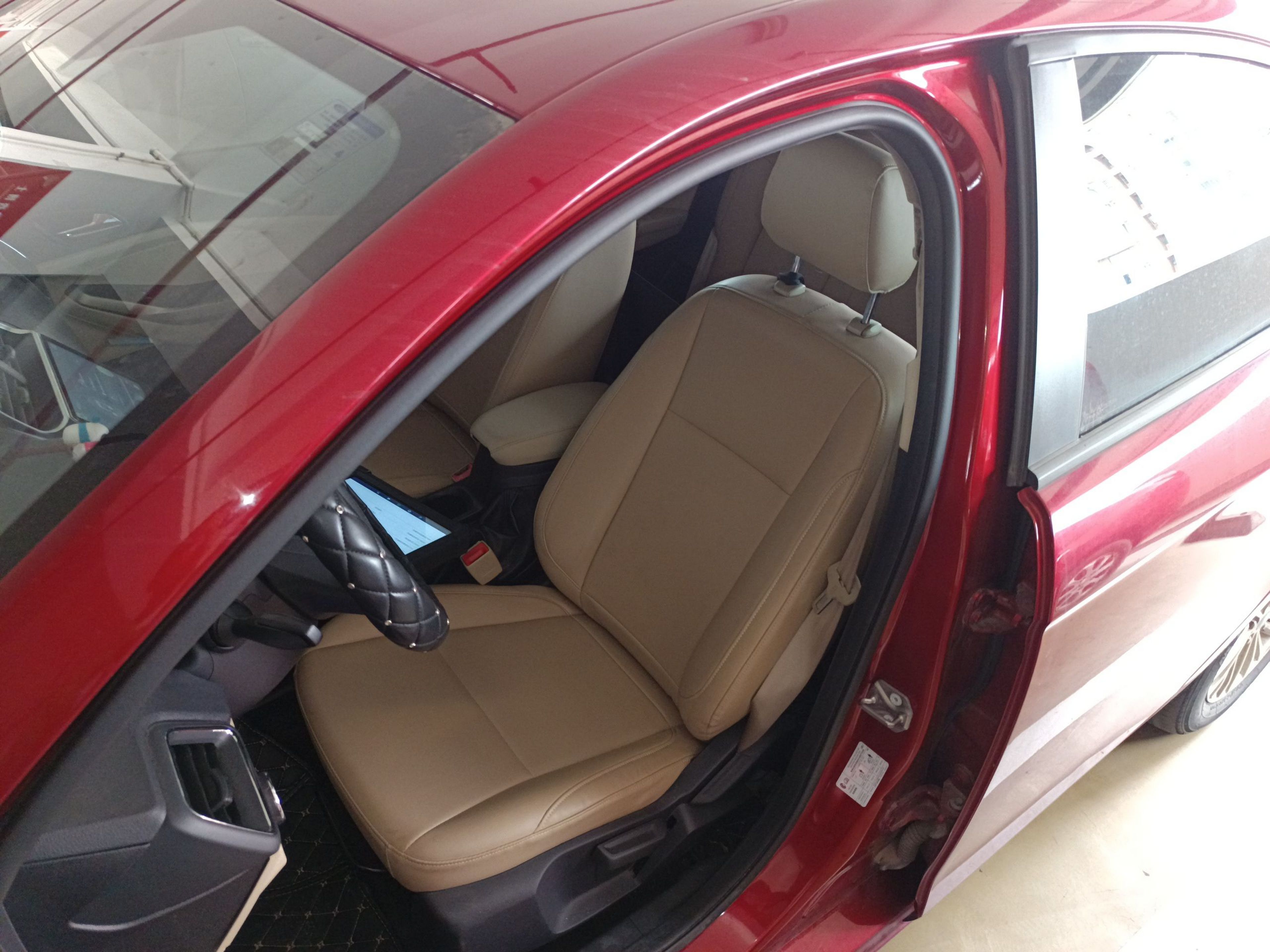 المقاعد الأمامية داخل السيارة