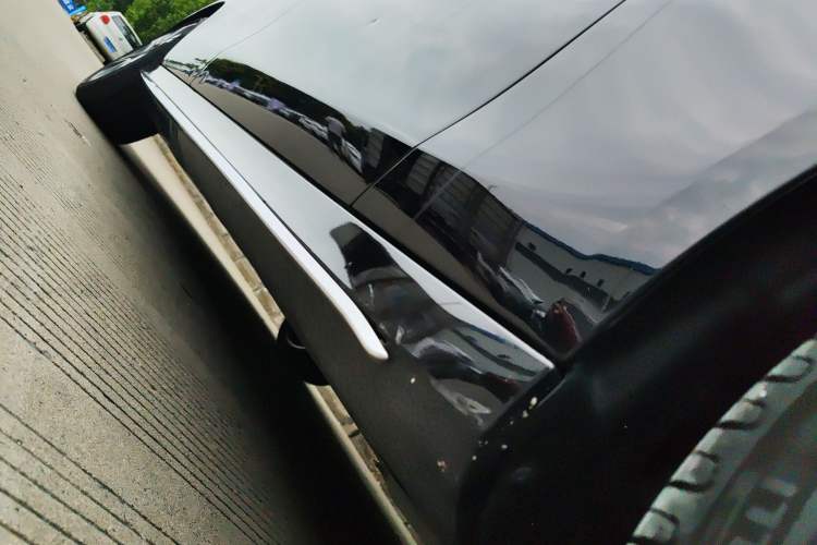 Used Mercedes-Benz E-Class 2017 E 300 L Sporty and Stylish Model
