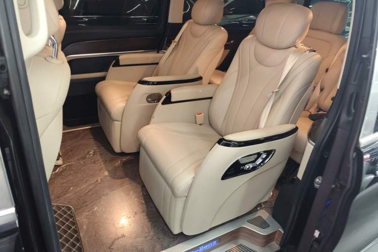 Used Mercedes-Benz V-Class 2020 V 260 Avantgarde Edition
