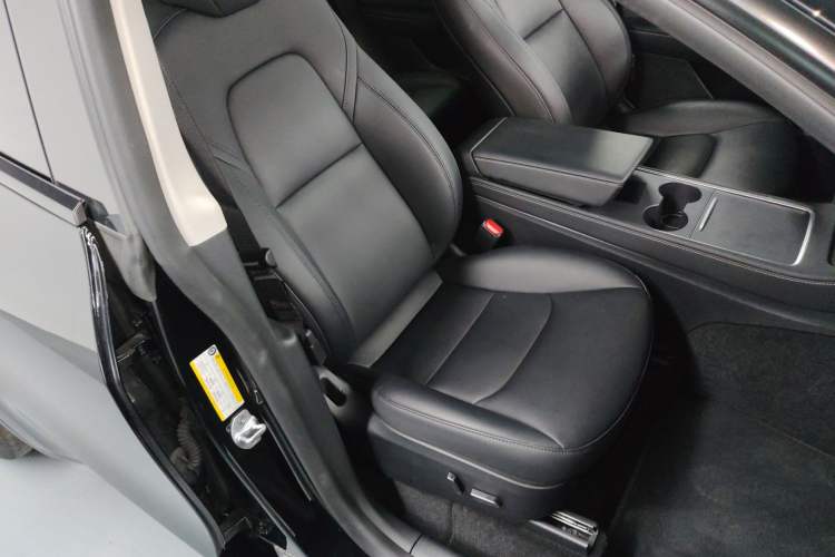 Used Tesla Model Y 2023 Rear-Wheel-Drive Version
