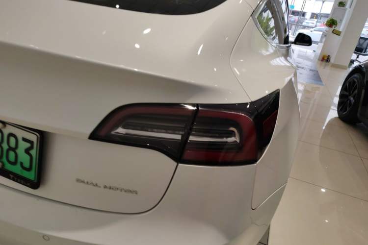 Used Tesla Model 3 2019 Long-Range All-Wheel-Drive Version
