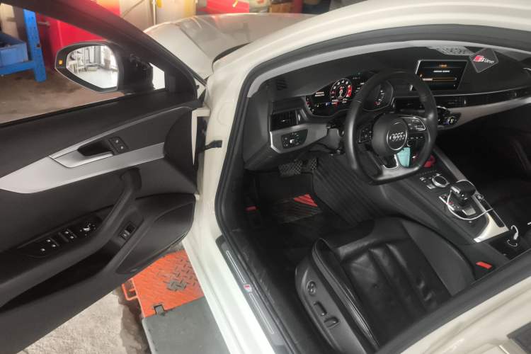 Used Audi A4L 2019 40 TFSI Fashion Edition China VI Emission Standard
