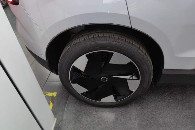 Used Volvo EX30 2025 Rear-Drive Long-Range Version Ultra
