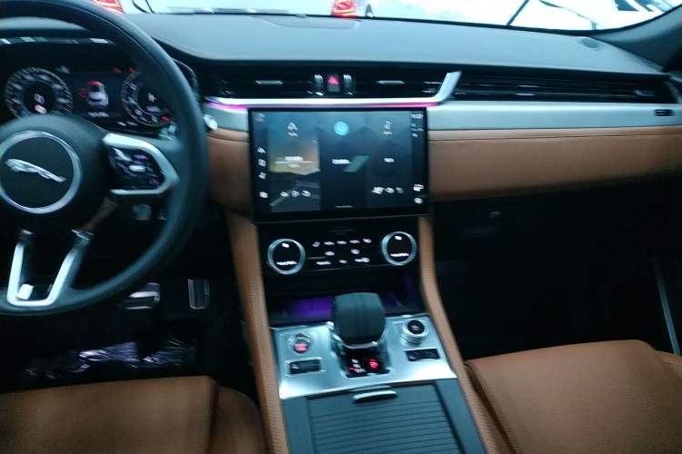 Used Jaguar F-PACE 2024 P250 R-Dynamic SE
