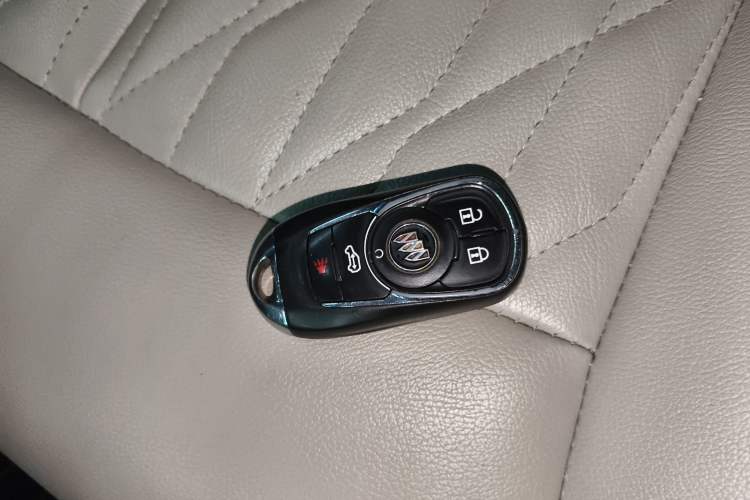 Used Buick GL8 2021 Land Cruiser Executive Class 652T Luxury Model
