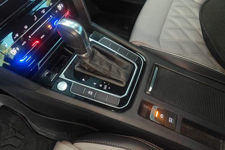 Used Volkswagen Magotan 2023 2 Million Units Limited Edition 330TSI DSG Leading Version
