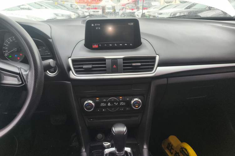 Used Mazda Mazda 3 Axela 2017 Sedan 1.5L Automatic Luxury Model Emission Standard China V
