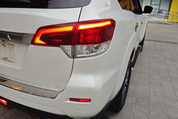 Used Nissan Terra 2020 2.5L XL Upper Automatic Two-Wheel Drive Luxury Edition
