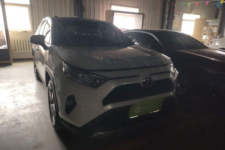 Used Toyota RAV4 2022 2.0L CVT Two-Wheel Drive Fashion Edition